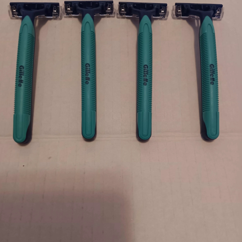Gillette Sensor2 Plus Lubrastrip Disposable Razors Pivot 4 Count Individuals New